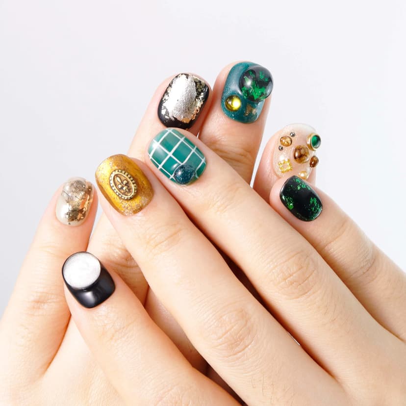 Emerald Extra Short Round Nails press on nails