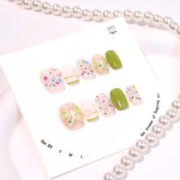 Garden Whisper Short Square Nails press on nails